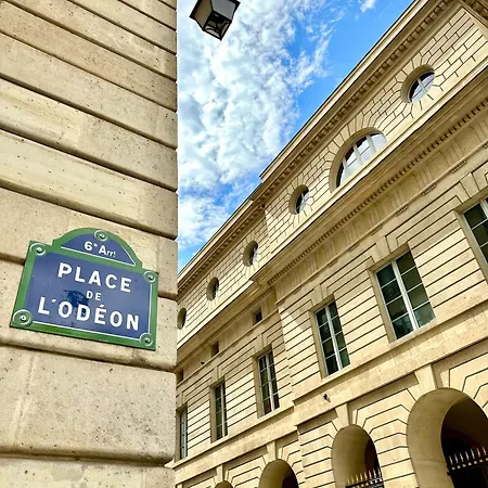 Luxembourg Garden Premium Family Flat דירה *
