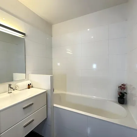 Luxembourg Garden Premium Family Flat *