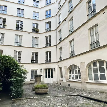 Luxembourg Garden Premium Family Flat *