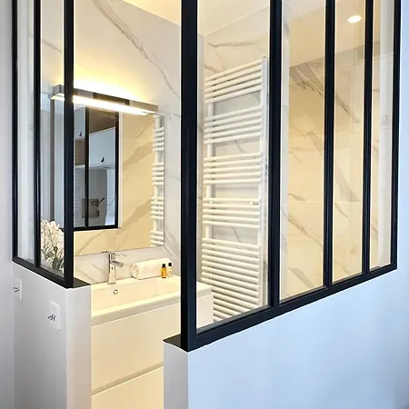 Luxembourg Garden Premium Family Flat *