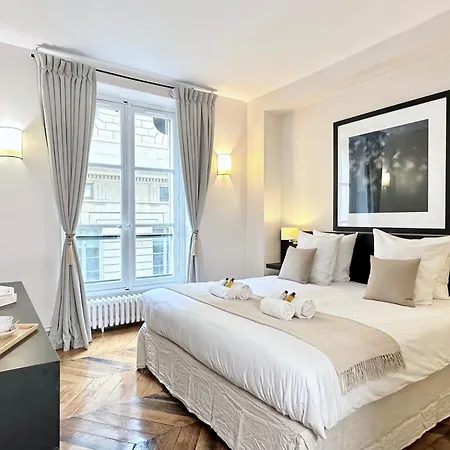Luxembourg Garden Premium Family Flat