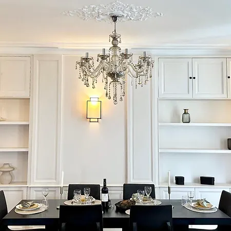 Luxembourg Garden Premium Family Flat *